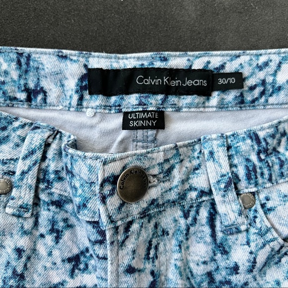 Like New Calvin Klein Jeans SZ 30/10 Ultimate Skinny Jeans Inseam 31 - Picture 2 of 6